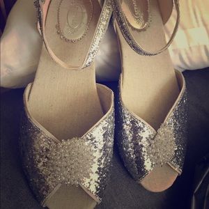 NEW- Joyfolie Rayme in silver: 6Y or Women’s 8.